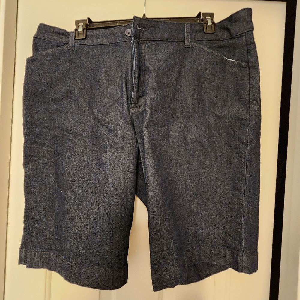 St. John's Bay Women's Plus Secretly Slender Mid-rise Bermuda shorts
